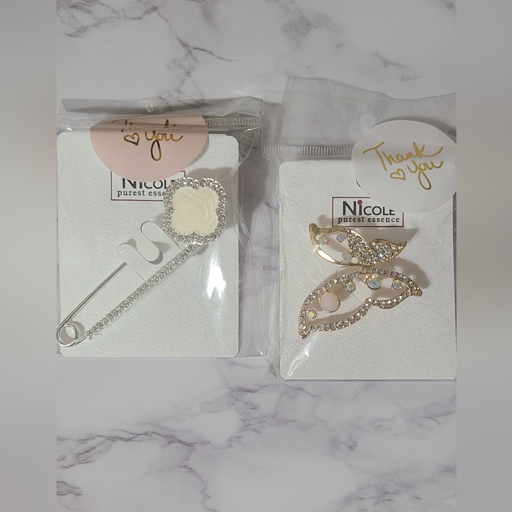 TWO CLOTHING PINS - Picture 4 of 9